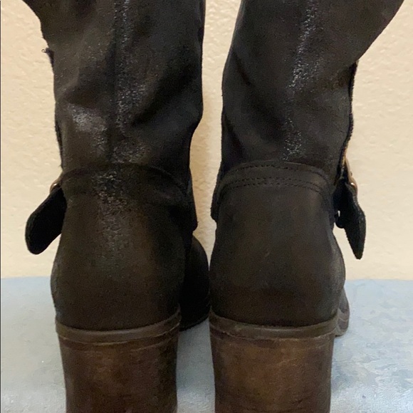 ✨Reduced AMAZING ankle booties w/a black buckle & patch - Picture 4 of 6